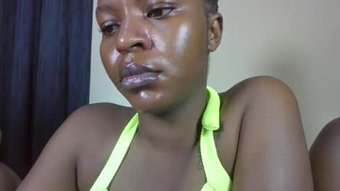 Snapshot of prettie_dee chatting on 11.26.25 Bad gurl Riri online show from 11.26.25