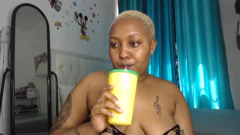 Snapshot of pretty_annah chatting on 02.08.25 Annah online show from 02.08.25