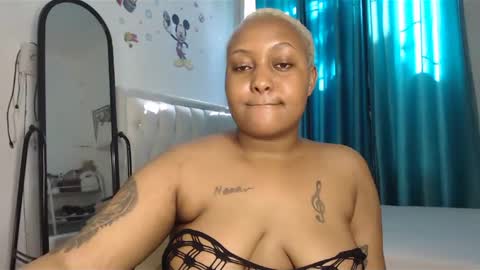 Snapshot of pretty_annah chatting on 02.10.25 Annah online show from 02.10.25