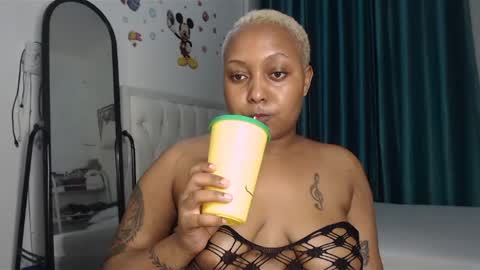 Snapshot of pretty_annah chatting on 02.10.25 Annah online show from 02.10.25