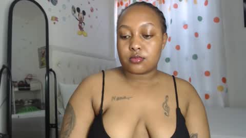 Snapshot of pretty_annah chatting on 10.19.25 Annah online show from 10.19.25