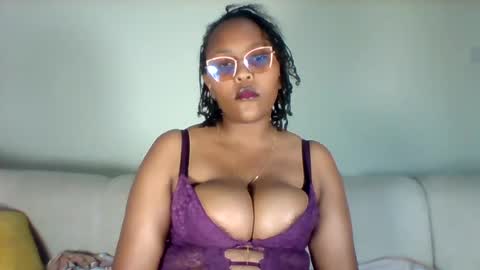 Snapshot of pretty_dee1 chatting on 07.28.26 pretty_dee1 online show from 07.28.26