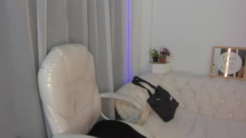 pretty online show from 12.02.25