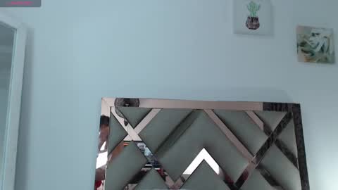 pretty_latina2 online show from 12.18.24