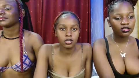 Snapshot of pretty_lioness_ chatting on 02.12.26 Pretty online show from 02.12.26