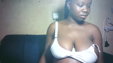 Snapshot of pretty_milan chatting on 02.24.26 pretty_milan online show from 02.24.26