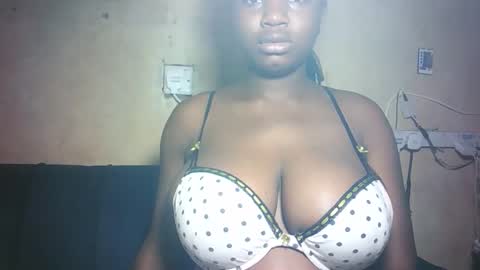 Snapshot of pretty_milan chatting on 03.19.26 pretty_milan online show from 03.19.26