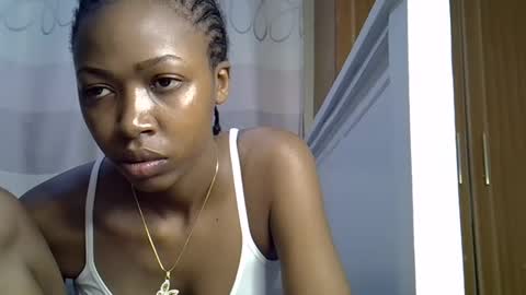 Snapshot of pretty_petite24 chatting on 12.31.24 pretty_petite24 online show from 12.31.24