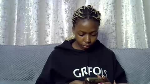 Snapshot of pretty_petite24 chatting on 09.12.25 pretty_petite24 online show from 09.12.25