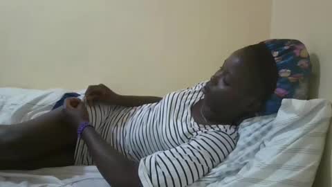 pretty_petite_ebony online show from 01.12.25