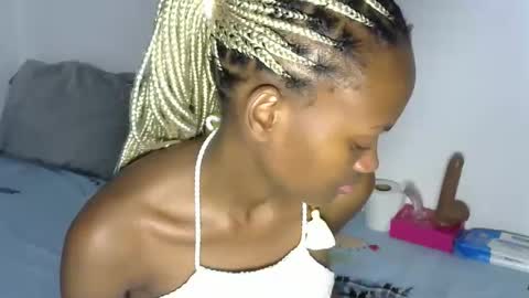 Snapshot of pretty_queennie chatting on 11.23.25 Pretty doll online show from 11.23.25