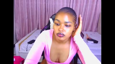 Snapshot of pretty_shally chatting on 02.21.26 pretty_shally online show from 02.21.26