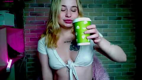 Snapshot of prettyaliceee chatting on 12.29.24 Alice online show from 12.29.24