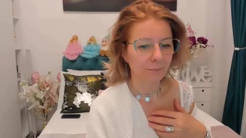 Snapshot of prettyblackeyes chatting on 01.23.25 wilma online show from 01.23.25