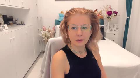 Snapshot of prettyblackeyes chatting on 02.09.25 wilma online show from 02.09.25