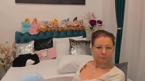 Snapshot of prettyblackeyes chatting on 02.13.25 wilma online show from 02.13.25