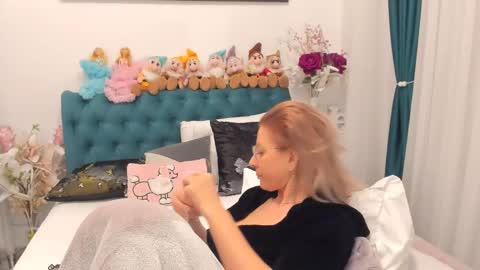 Snapshot of prettyblackeyes chatting on 02.28.25 wilma online show from 02.28.25