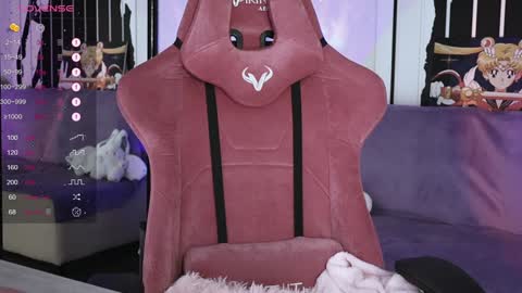 Snapshot of prettybones chatting on 12.14.24 Violet online show from 12.14.24