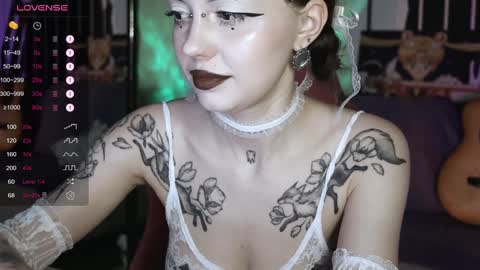 Snapshot of prettybones chatting on 12.20.24 Violet online show from 12.20.24