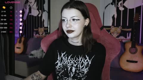 Snapshot of prettybones chatting on 12.21.24 Violet online show from 12.21.24