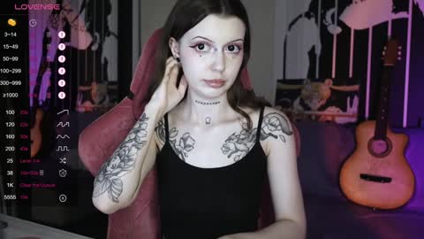 Snapshot of prettybones chatting on 12.29.24 Violet online show from 12.29.24