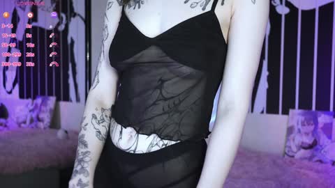 Snapshot of prettybones chatting on 02.05.25 Violet online show from 02.05.25