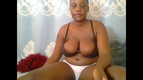 Snapshot of prettydarkskin002 chatting on 06.10.26 SHANIA online show from 06.10.26