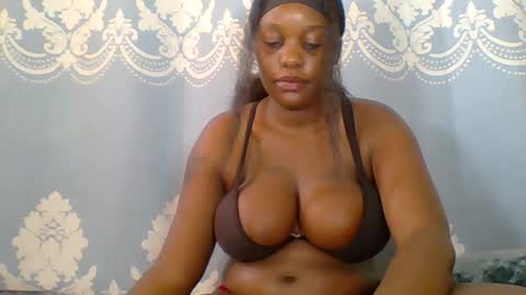 Snapshot of prettydarkskin002 chatting on 06.28.26 SHANIA online show from 06.28.26