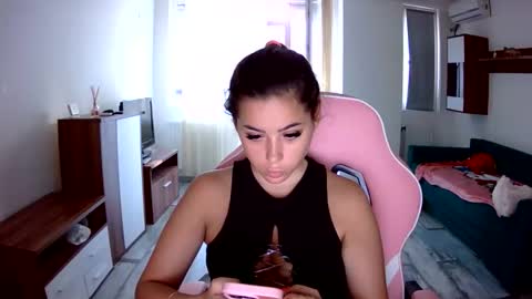 prettyjulliette online show from 09.16.25