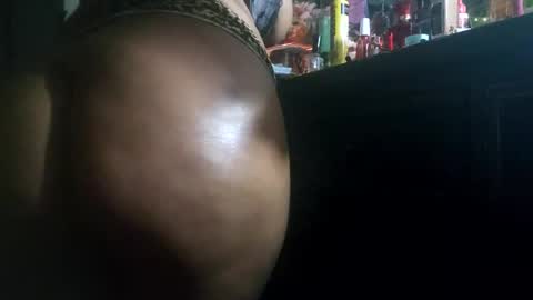 Snapshot of prettylips3 chatting on 03.05.25 Mona Red online show from 03.05.25