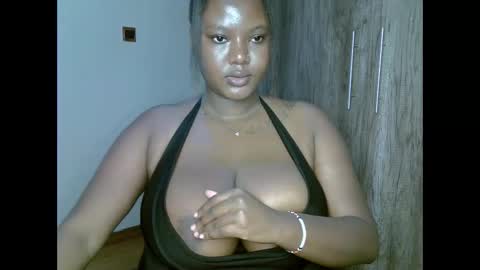 Snapshot of prettypearl_ chatting on 12.08.24 pearl online show from 12.08.24