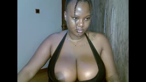 Snapshot of prettypearl_ chatting on 12.08.24 pearl online show from 12.08.24