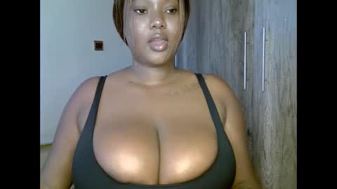 Snapshot of prettypearl_ chatting on 02.05.25 pearl online show from 02.05.25