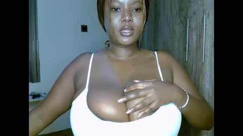 Snapshot of prettypearl_ chatting on 02.06.25 pearl online show from 02.06.25