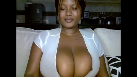 Snapshot of prettypearl_ chatting on 02.09.25 pearl online show from 02.09.25