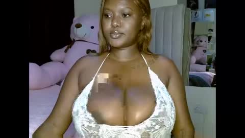 Snapshot of prettypearl_ chatting on 02.23.25 pearl online show from 02.23.25