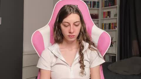 Snapshot of prettysomething chatting on 07.10.26 Sophie next stream will be at Monday i will wait you guys online show from 07.10.26