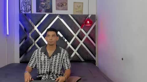 Snapshot of prince_arthur77 chatting on 02.04.25 prince_arthur77 online show from 02.04.25