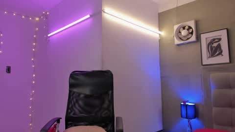 Snapshot of prince_arthur77 chatting on 03.01.25 prince_arthur77 online show from 03.01.25