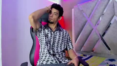 Snapshot of prince_arthur77 chatting on 11.16.25 prince_arthur77 online show from 11.16.25