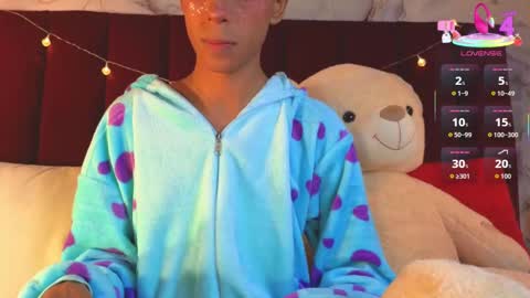 Snapshot of prince_poppy_ chatting on 10.04.25 PRINCEPOPPY online show from 10.04.25