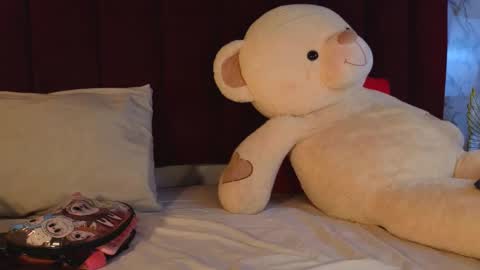 Snapshot of prince_poppy_ chatting on 11.06.25 PRINCEPOPPY online show from 11.06.25