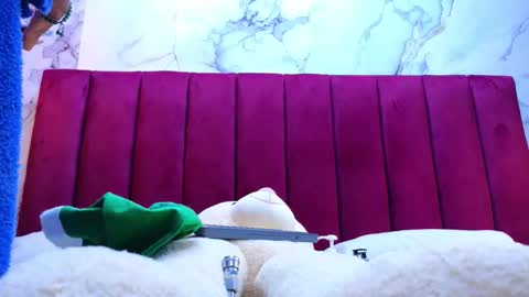 Snapshot of prince_poppy_ chatting on 12.21.25 PRINCEPOPPY online show from 12.21.25