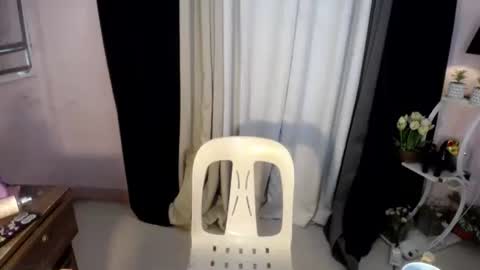 Snapshot of princess_luxe chatting on 02.04.26 Cutie Princess online show from 02.04.26