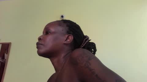 Snapshot of princessmiles2 chatting on 02.15.25 phelly online show from 02.15.25