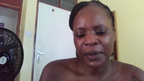 Snapshot of princessmiles2 chatting on 02.17.25 phelly online show from 02.17.25