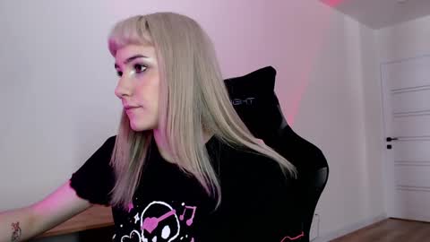 18 y.o online show from 02.22.25