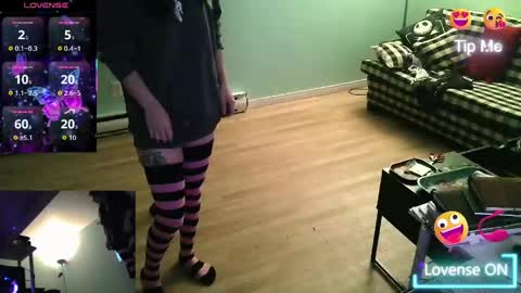 Snapshot of princesstyff chatting on 09.30.25 Tyff et Blast online show from 09.30.25