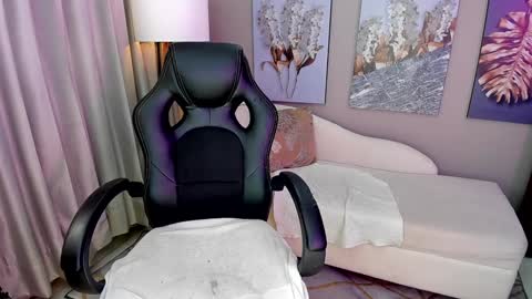 Snapshot of priya_rose chatting on 02.01.25 Priya Rose online show from 02.01.25