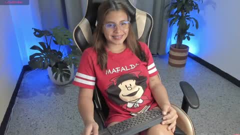    INDEPENDENT MODEL online show from 02.05.25